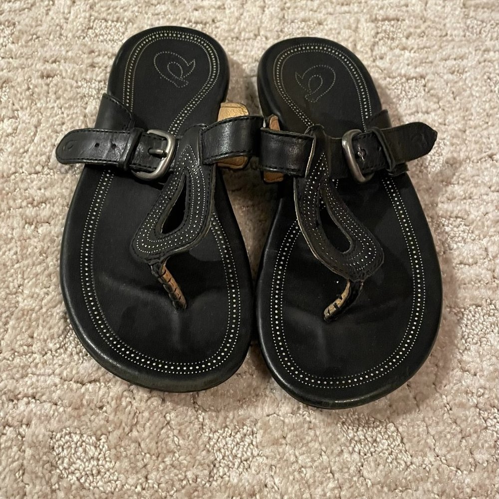 Olukai Women's 7 Black Leather Sandal